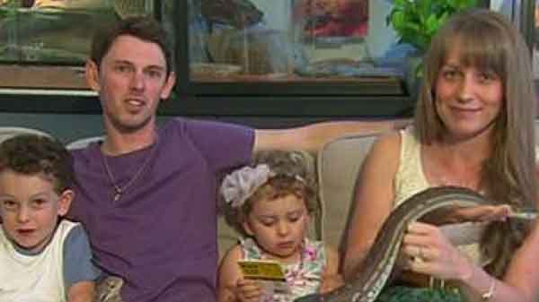 Gia đình sống cùng trăn, rùa và nhện khổng lồ trong nhà