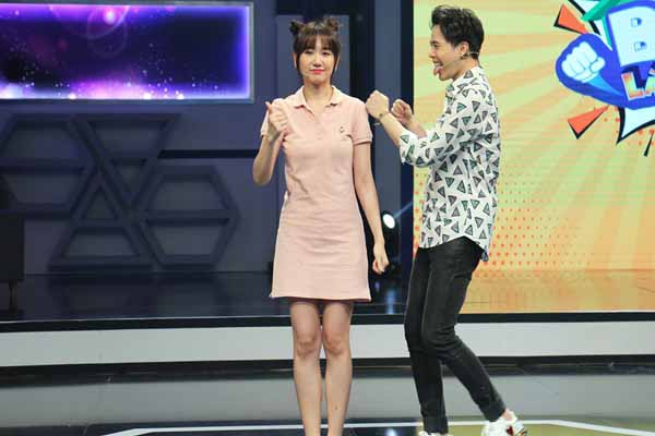 Hari Won ngượng tái mặt khi bạn thân Trấn Thành bắt bẻ ngữ pháp tiếng Việt