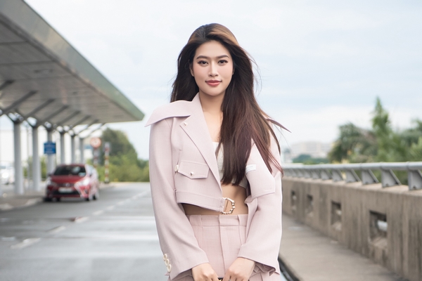 Hoa hậu Thiên Ân khoe vòng eo ‘con kiến’