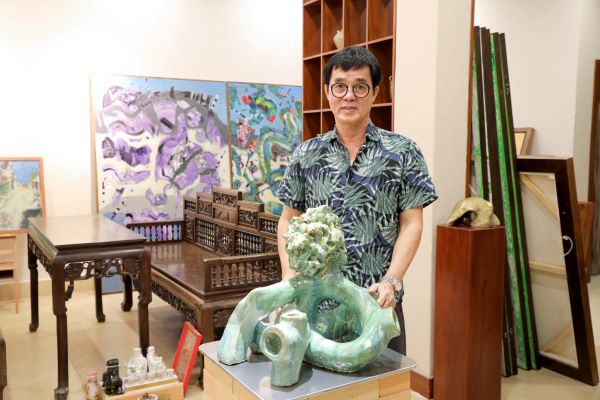 Triển lãm “Giấc mơ siêu thực” của họa sĩ Đinh Phong sẽ kéo dài đến hết ngày 20/4