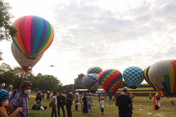 Vì sao các tỉnh miền Trung đua nhau dùng khinh khí cầu để kích cầu du lịch?