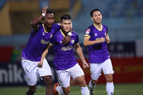 CLB Hà Nội trở lại đường đua bằng chiến thắng trước SLNA