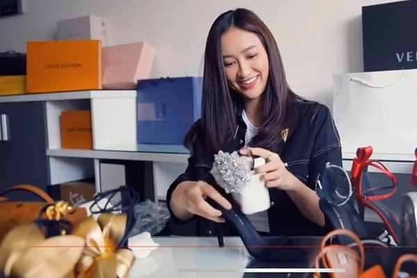 Hà Thu tự thưởng hàng hiệu nửa… tỷ đồng