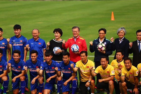 Tổng thống Hàn Quốc giao lưu với U23 Việt Nam