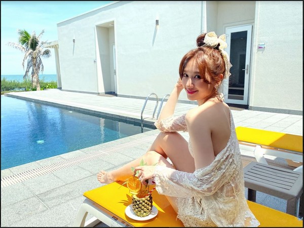 Hari Won diện áo tắm, cư dân mạng trầm trồ vì vóc dáng thon gọn