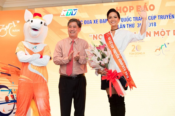 Hoa hậu H’hen Nie làm Đại sứ cuộc đua xe đạp tranh Cúp truyền hình TP.HCM