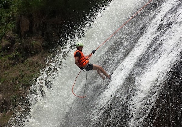 Thử thách bản thân với tour trượt thác mạo hiểm ở Đà Lạt