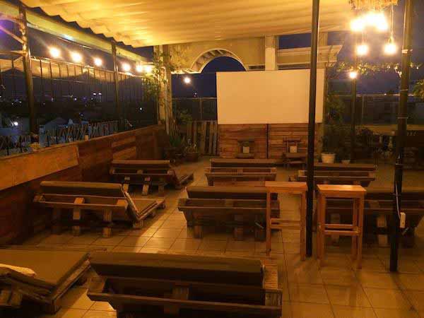 Mãn nhãn với rạp phim ngoài trời trên tầng thượng