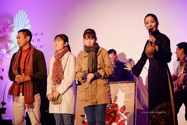 Gánh hát của Hoàng Minh Phi quảng bá hình ảnh áo dài tại Pháp