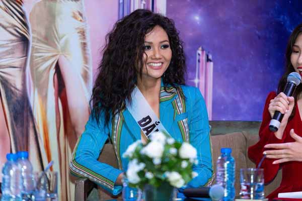 H’Hen Niê lại thay đổi phong cách, lần này gây trầm trồ hơn cả