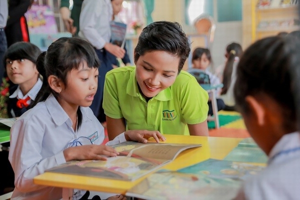 H’Hen Niê mừng sinh nhật bằng dự án xây thư viện