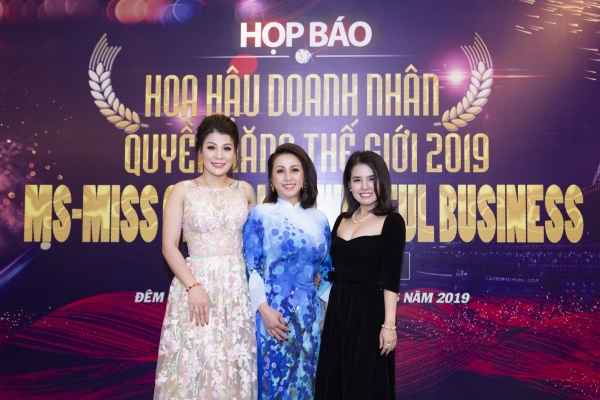 Đàm Hương Thủy ngồi ghế nóng ‘Hoa hậu Doanh nhân quyền năng thế giới 2019’