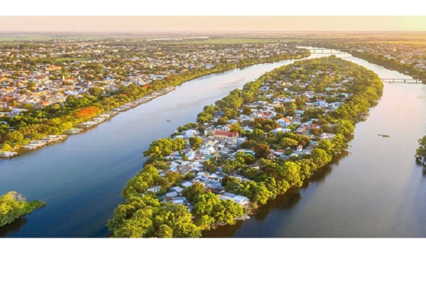 Huế lấy sông Hương làm trục chính để phát triển đô thị