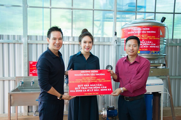 Lý Hải – Minh Hà trực tiếp lên Đà Lạt, lắp đặt máy lọc nước giúp người dân vùng cao