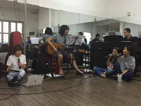 Ban nhạc Dũng Đà Lạt ‘đại náo’ Nhà thiếu nhi Quận 3 vì ‘Duyên Dáng Việt Nam 29’