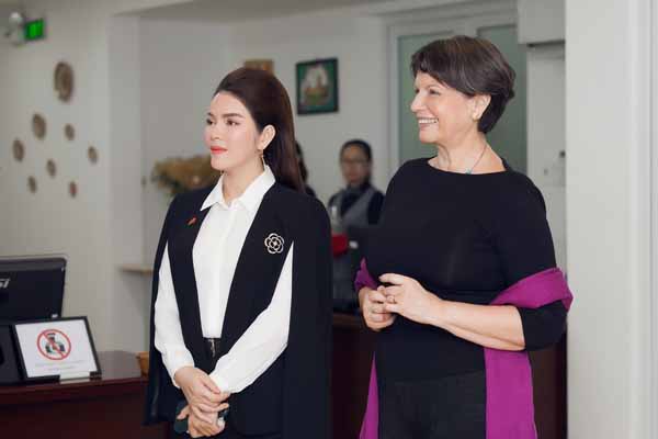 Lý Nhã Kỳ thần sắc rạng rỡ dù vừa ốm dậy