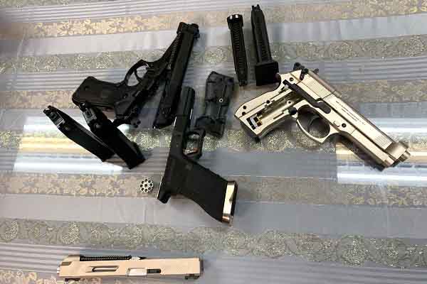 Bắt giữ nam hành khách mang theo 3 khẩu súng từ Pháp về Việt Nam