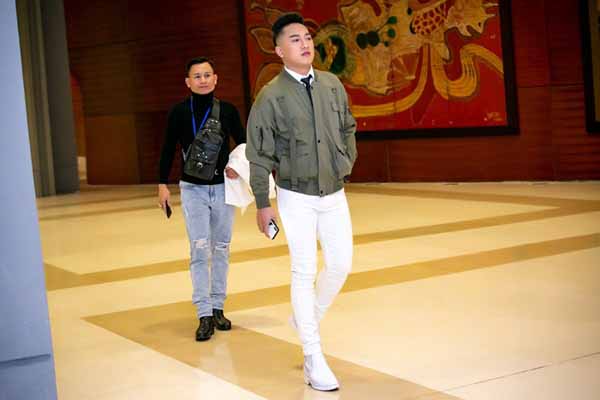 Châu Khải Phong đứng chung sân khấu Bằng Kiều – Bảo Anh, ngày càng bứt phá trong sự nghiệp