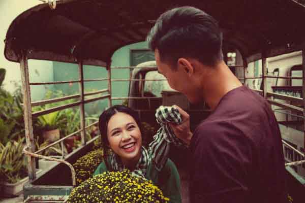 Bộ ảnh mộc mạc “Chuyện tình bến xe lam” – hoài niệm đẹp cho ngày Lễ tình nhân