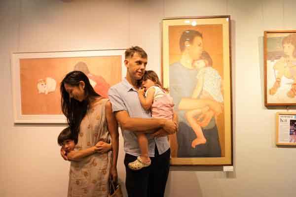 102 bức tranh lụa độc đáo tại triển lãm Kén