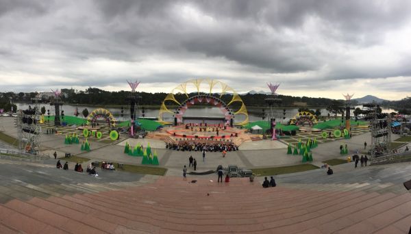 Đặt 20 máy sưởi cho sân khấu Duyên dáng Việt Nam 29