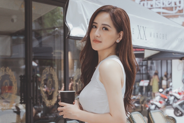 Tự nhận có ‘bánh cam’ trên má, Mai Phương Thúy vẫn đẹp xuất sắc tuổi 35