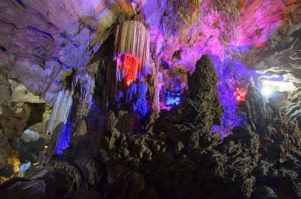 “Lạc bước“ đến hang Ghị Rằng – chốn bồng lai tiên cảnh nơi hạ giới