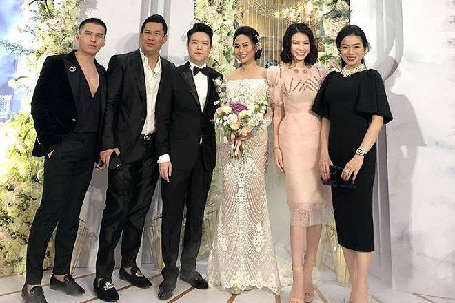 Lê Hiếu hạnh phúc trong tiệc cưới với nhiều ‘sao’ tới chung vui