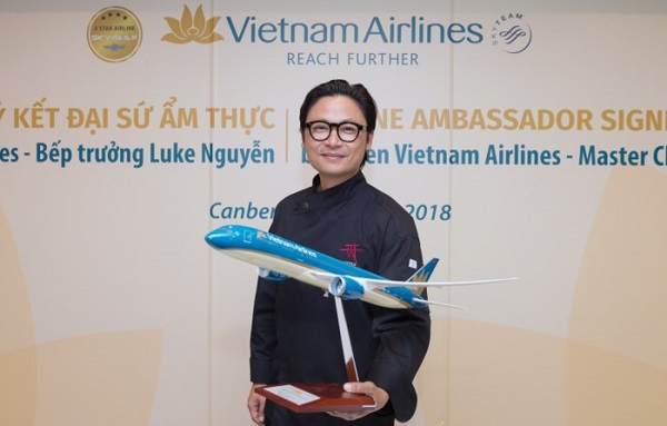 ‘Phù thủy ẩm thực’ làm đại sứ ẩm thực của Vietnam Airlines