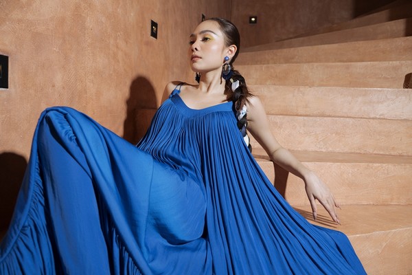 Lưu Hiền Trinh: ‘Làm mới mình vì không muốn bị đào thải trong showbiz’