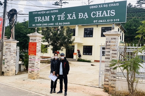 Lý Hải – Minh Hà lên núi lắp máy lọc nước cho đồng bào K’Ho