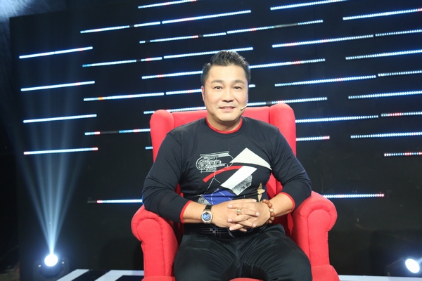 Hơn 50 tuổi, Lý Hùng vẫn bị mẹ gọi la mỗi ngày