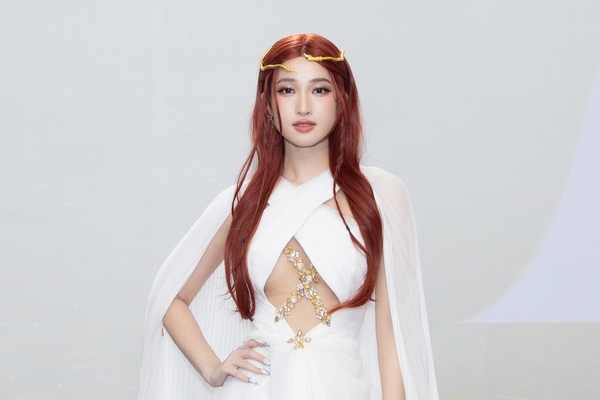 Á hậu Phương Nhi ‘gây choáng’ với nhan sắc tựa ‘nữ thần’