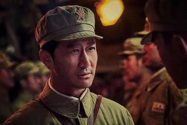 Bom tấn của Ngô Kinh trở thành phim có doanh thu cao nhất 2021