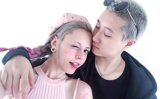 Con gái Thành Long đính hôn với người tình đồng giới