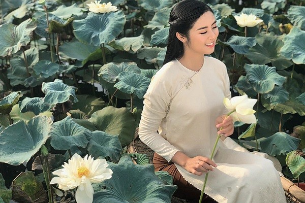 Hoa hậu Ngọc Hân tuổi 31: Tài sắc vẹn toàn