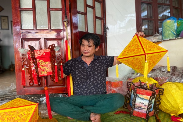 Người đàn ông hồi sinh nghề làm đèn lồng