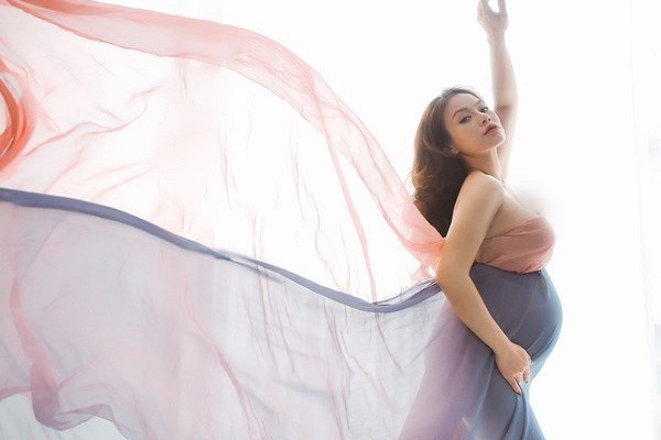 ‘Bầu bí’ 8 tháng, Nguyễn Hải Yến vẫn tự tin chụp ảnh bán nude