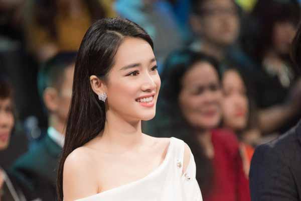 Nhã Phương lần đầu thừa nhận sắp sinh con với Trường Giang