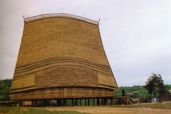 Nhà rông của người Xơ Đăng có gì đặc biệt?