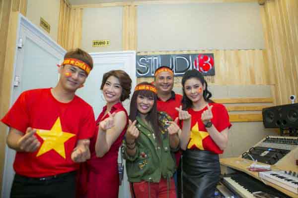 Nghệ sĩ hai miền tung MV hát cổ vũ đội tuyển Việt Nam