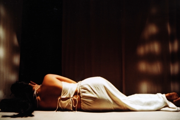 Nude trên trường quay, dễ hay khó?