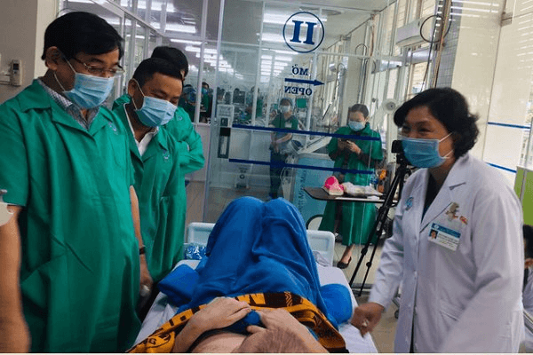 Bệnh nhân 91 mắc COVID-19 phải thay đến 5 màng lọc ECMO, 9 quả lọc máu…