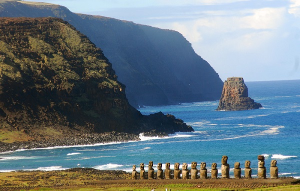 Đảo Phục Sinh và những bức tượng Moai bí ẩn