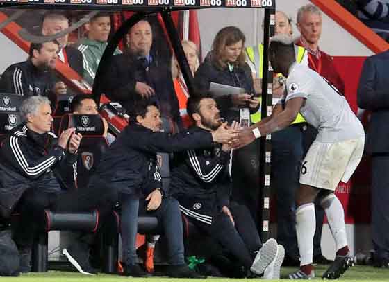 MU nội bộ rạn nứt: Pogba không thèm bắt tay HLV Mourinho!