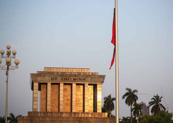 Quảng trường Ba Đình treo cờ rủ để tang cố Thủ tướng Phan Văn Khải​