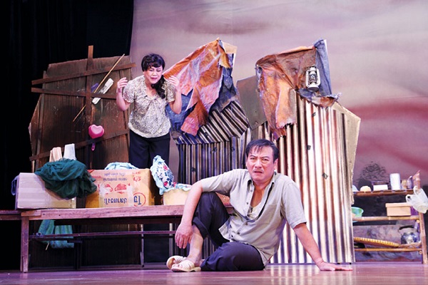 Những ngọn rau răm trôi dạt