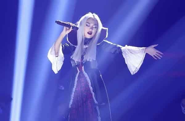 Huyền Cadie ‘thoát xác’ biến thành ma ca rồng