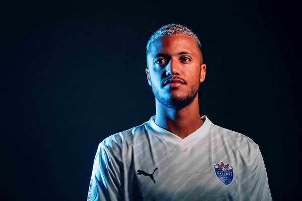 Cựu tiền đạo Ajax cập bến giải VĐQG Singapore