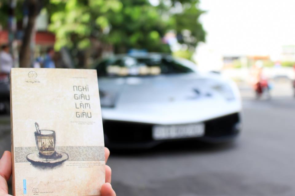 Hành trình từ Trái tim đi xuyên Việt trao tặng sách quý